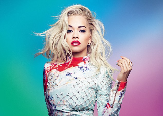 Rita Ora hedh në treg koleksionin e ri të buzëkuqeve