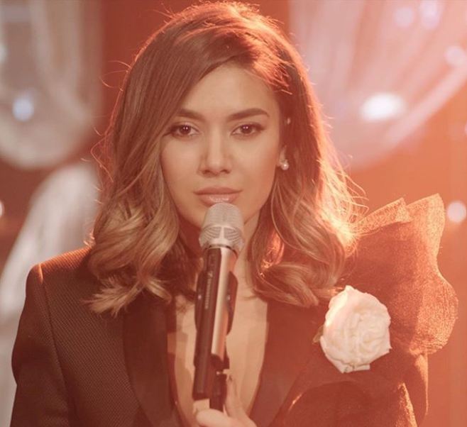 “Askush nuk mund të na gjykojë”, Elvana rrëfen mesazhin e këngës së saj