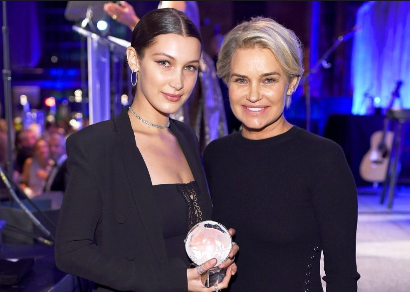 Nëna e Bella Hadid e lumtur për bashkimin e vajzës me The Weeknd