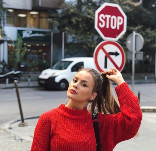 Nëse doni të dukeni bukur, por edhe të visheni mirë këtë dimër merrni pak këshilla nga Kanita