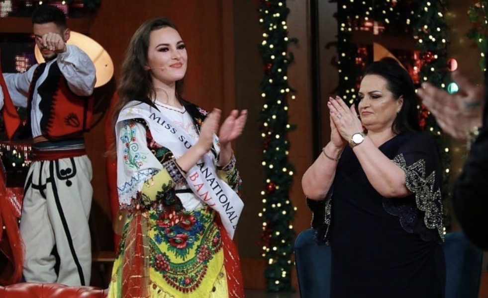 “Po na ngel vajza pa martuar”, këngëtarja e njohur pranon se familja e saj nuk ishte dakord që të merrej me muzikë