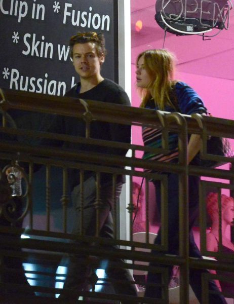 Këngëtari i njohur nuk e harron ish të dashurën, përdor mesazhin e saj zanor për këngën e tij