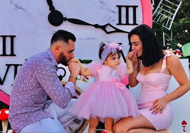 Besi dhe Ajka kanë një “luftë” të vazhdueshme: Cili është më i vogël se tjetri