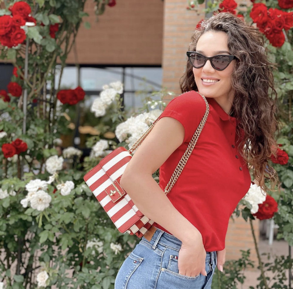 Klaudia e ka garderobën plot, por prapë ka një problem me të (si të gjitha vajzat)