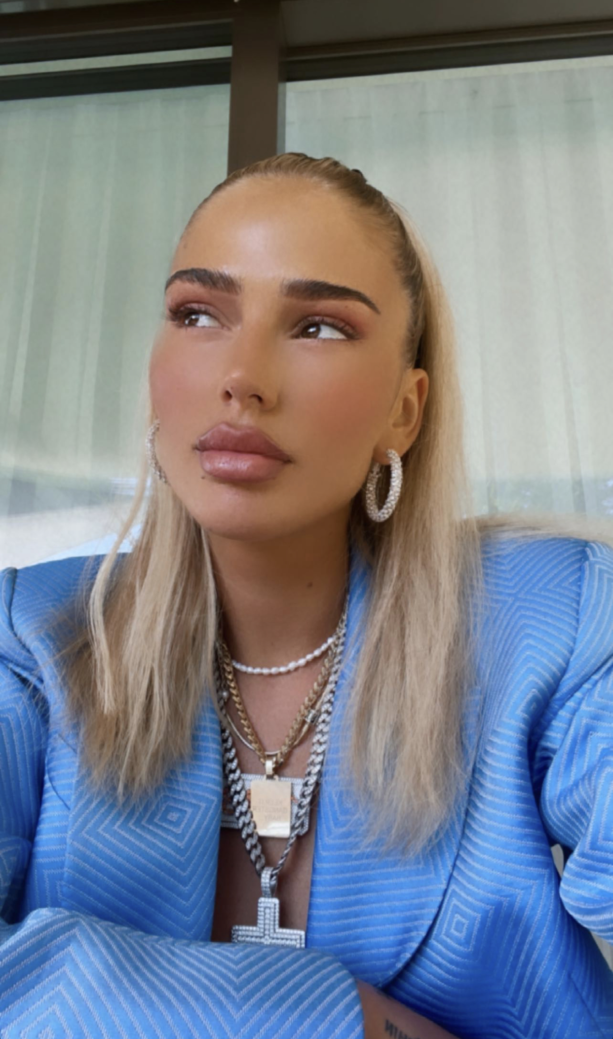 Loredana feston ditëlindjen rrethuar nga miqtë, familja dhe vajza, por Mozzik mungon