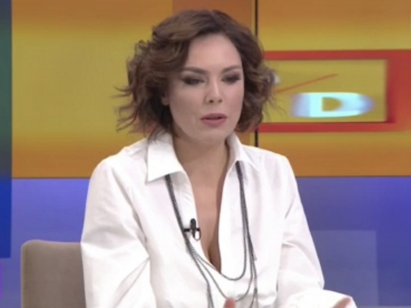 Suela Demiri: Puthje në buzë me vajzën, jo në aeroport, vetëm në makinë!