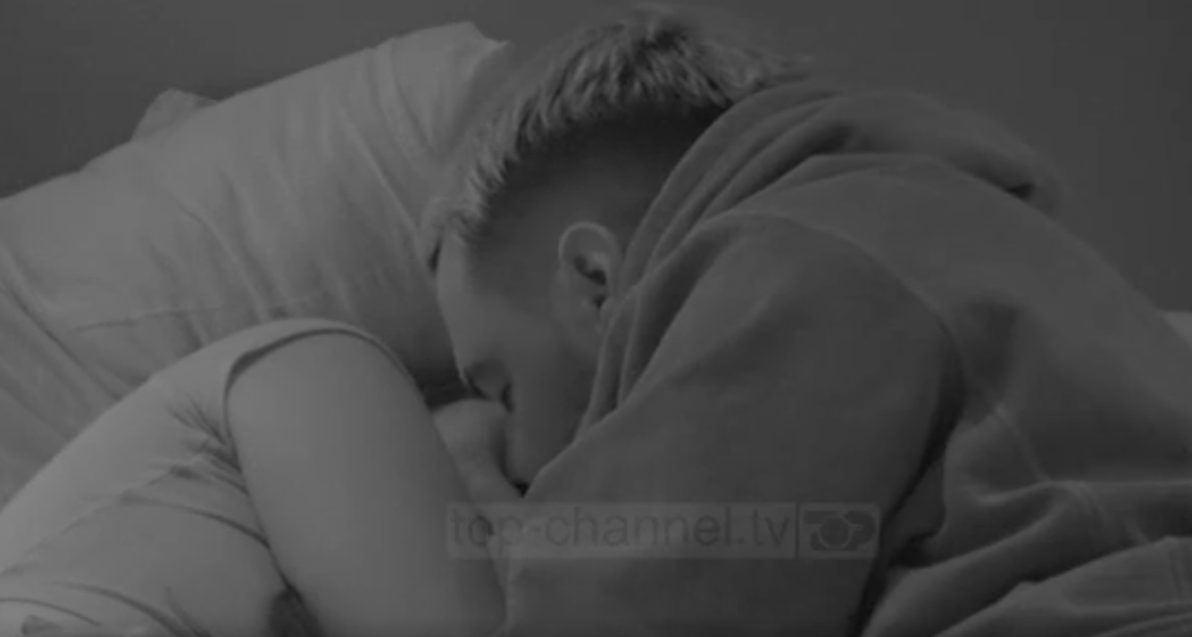 Einxhel dhe Dj Dagz shkëmbejnë puthjen e parë. A u zyrtarizua çifti i tretë?