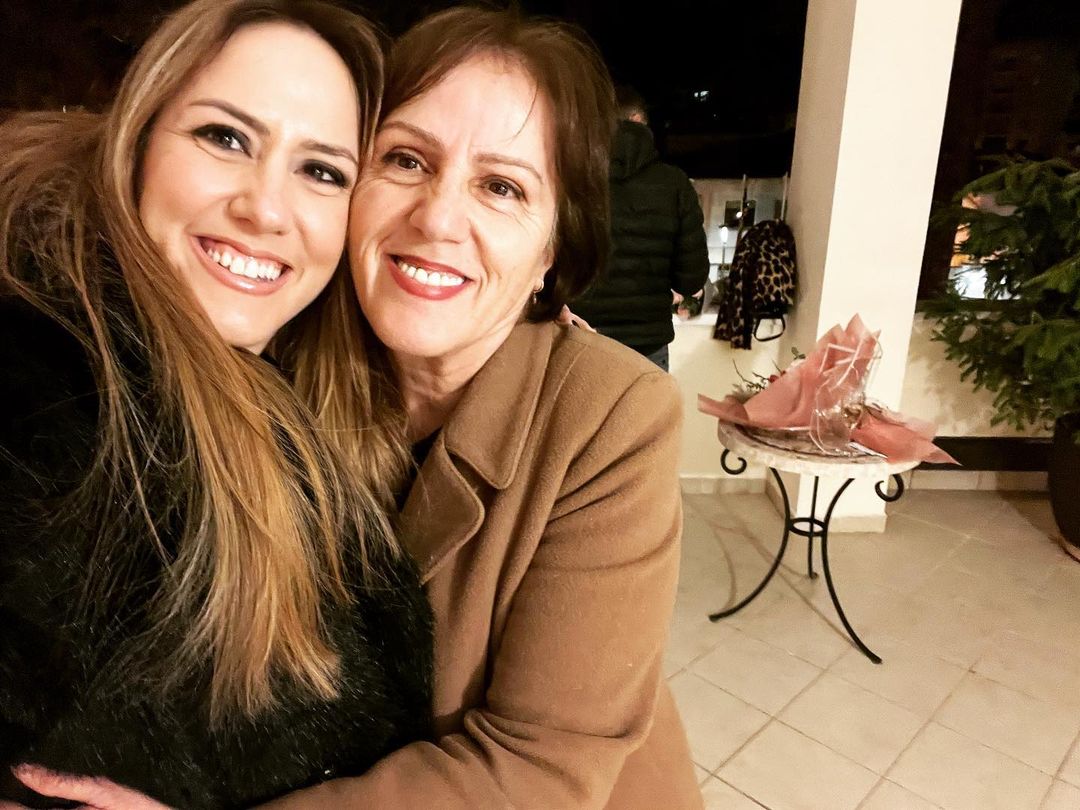 Në shtëpinë e Arbanës ka festë dhe qendra është mami