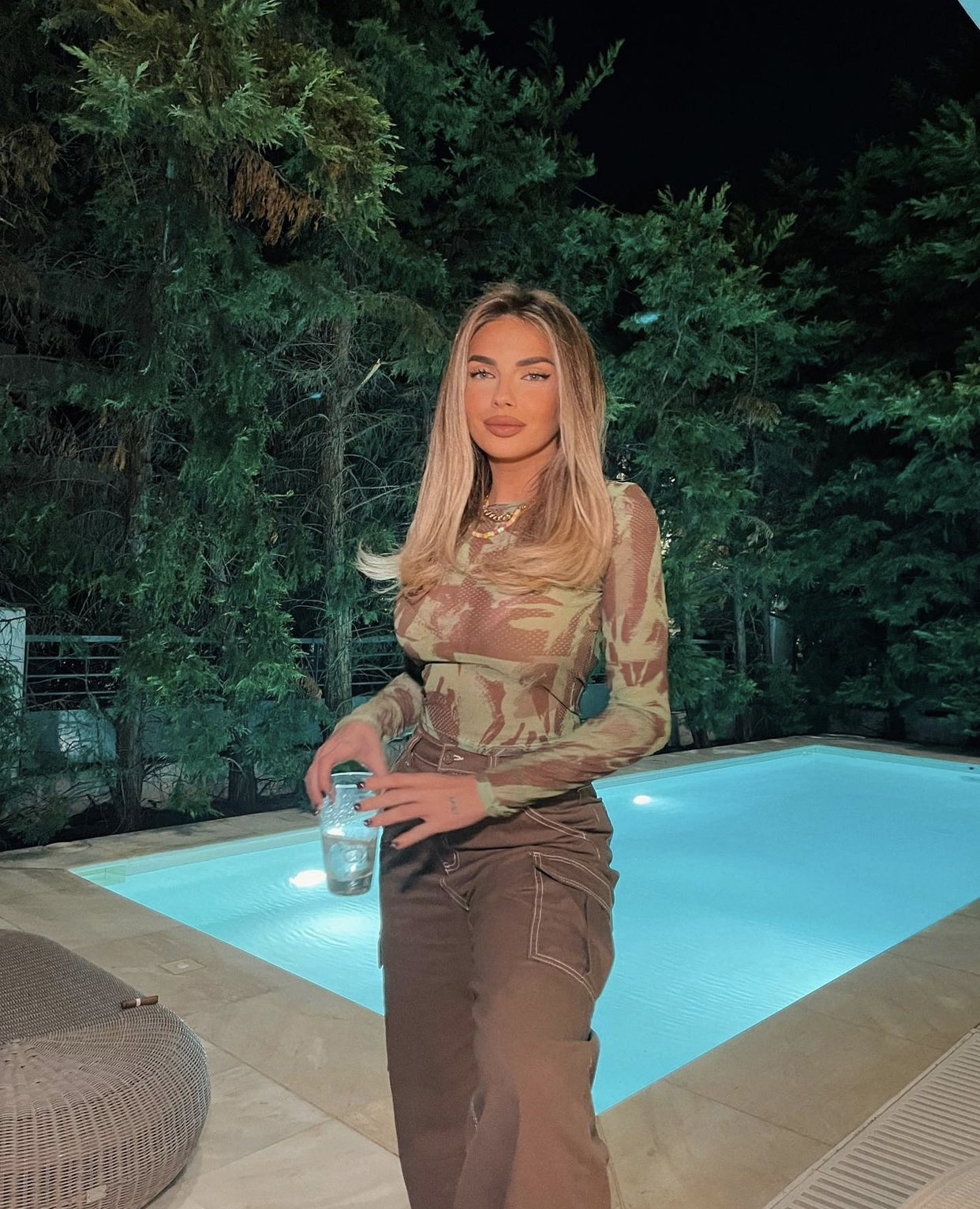 Beatrix flet për faljen dhe braktisjen dhe nuk mund të mos pyesim “për kë e ka”