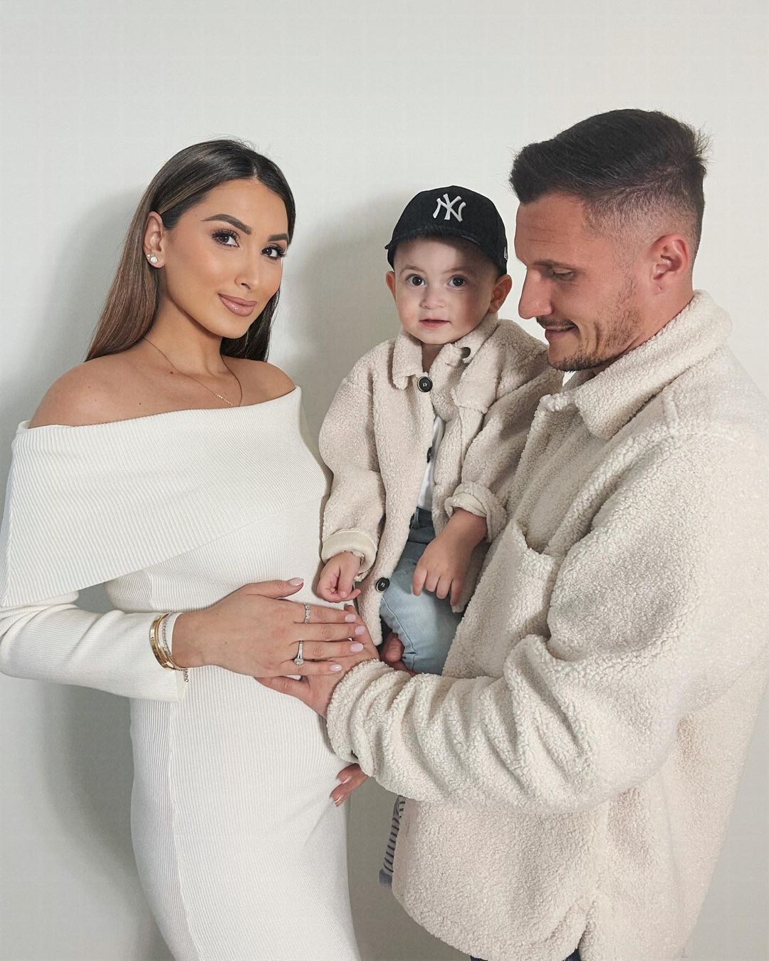 Me foton e ëmbël, Taulant Xhaka njofton ardhjen e bebit nr. 2