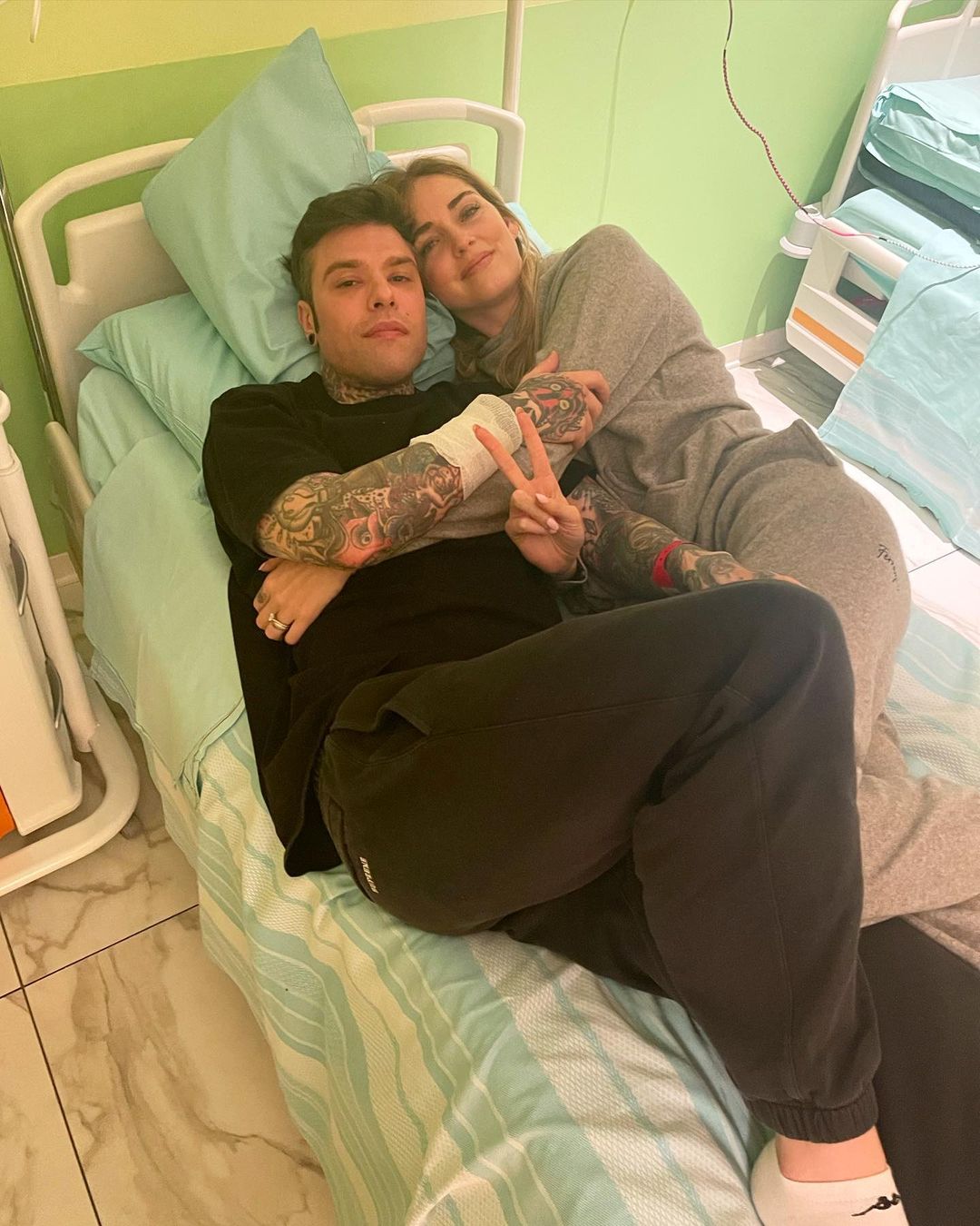Fedez, nga spitali, tregon për operacionin: Zbulova që vuaja nga një tumor i rrallë