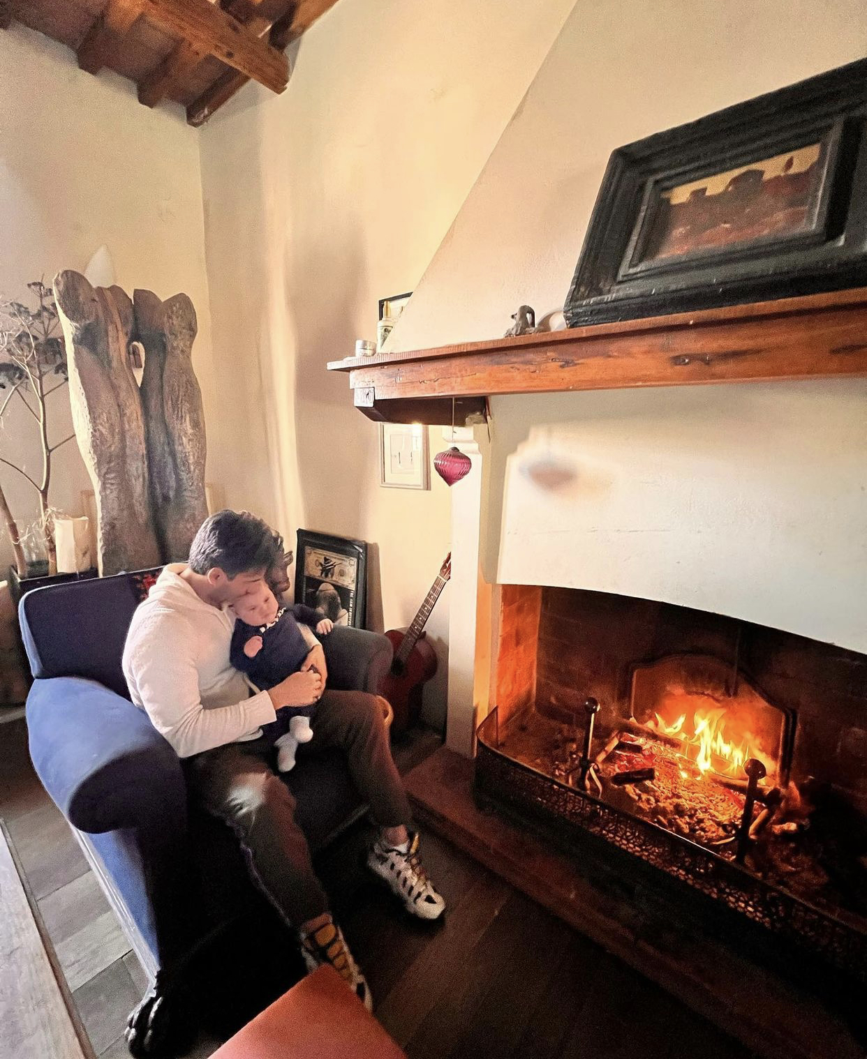 Kledi Kadiu ndan momentet delikate të shëndetit të të birit, pak pas ardhjes në jetë të tij