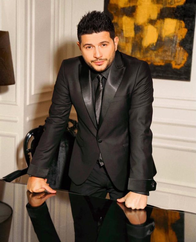 Ermal Mamaqi feston 40- vjetorin mes urimeve të para(ku nuk mungon humori)