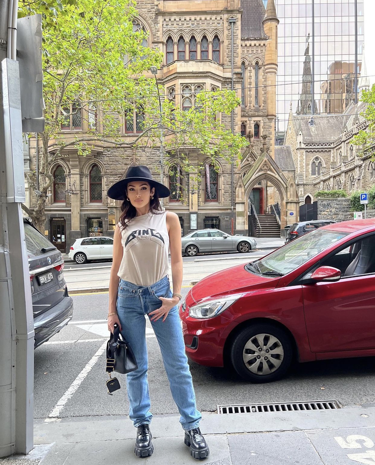 Teksa Nora kurdis diçka, ne ideojmë një veshje pas fotove të saj