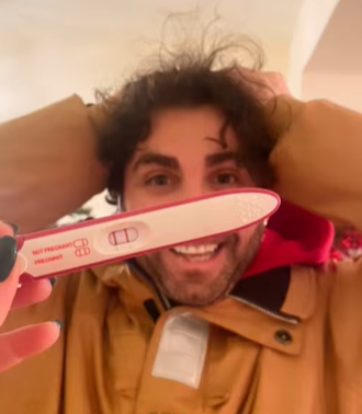 A ka video më të ëmbël se kjo e Dojnës duke i treguar familjes lajmin e shtatzënisë?