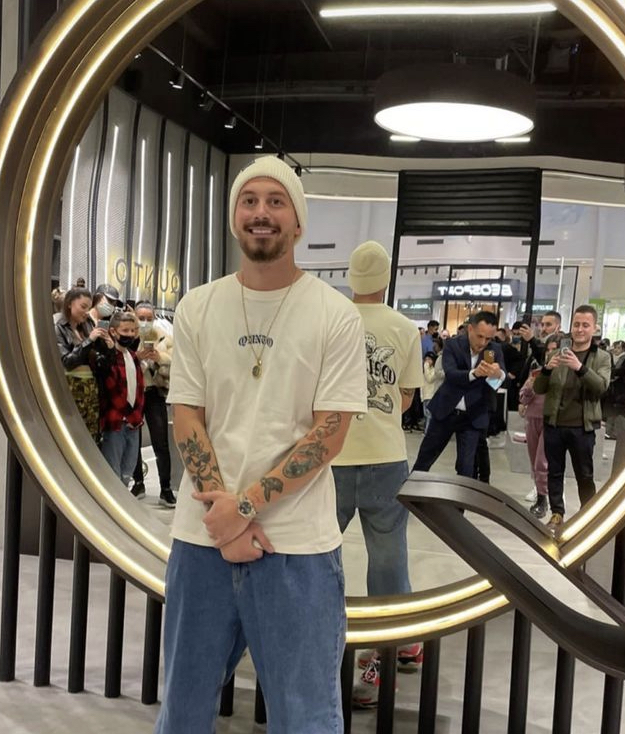 Çfarë e priti Donaldin kur doli jashtë kufijve të Shqipërisë?