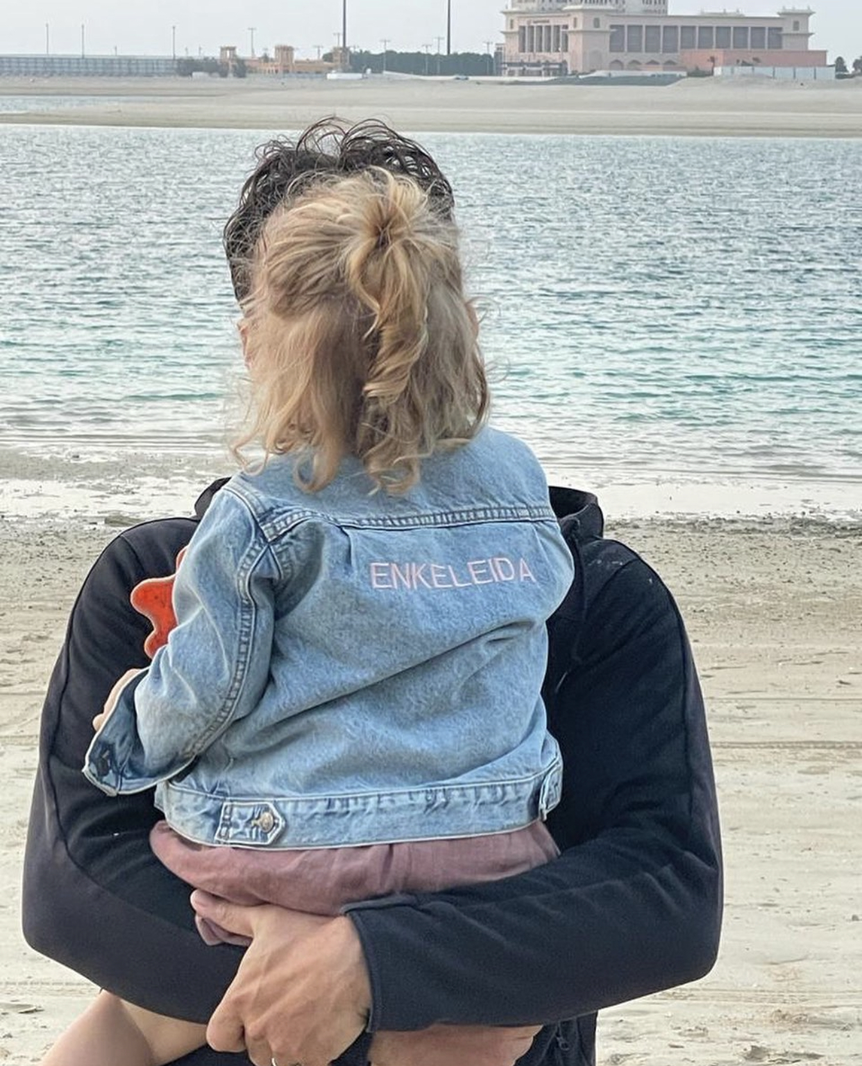 Pranvera e gjen Lorikun në Dubai me princeshën e tij