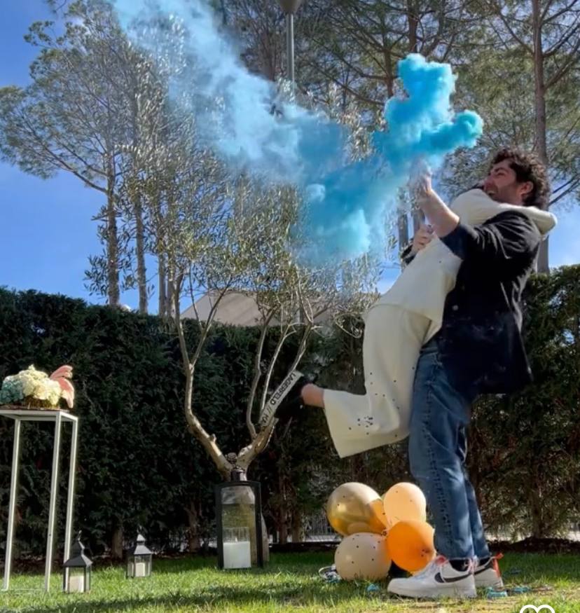 Dojna dhe Vlashenti ngjyrosin qiellin me ngjyrë të kaltër: Është djalë!