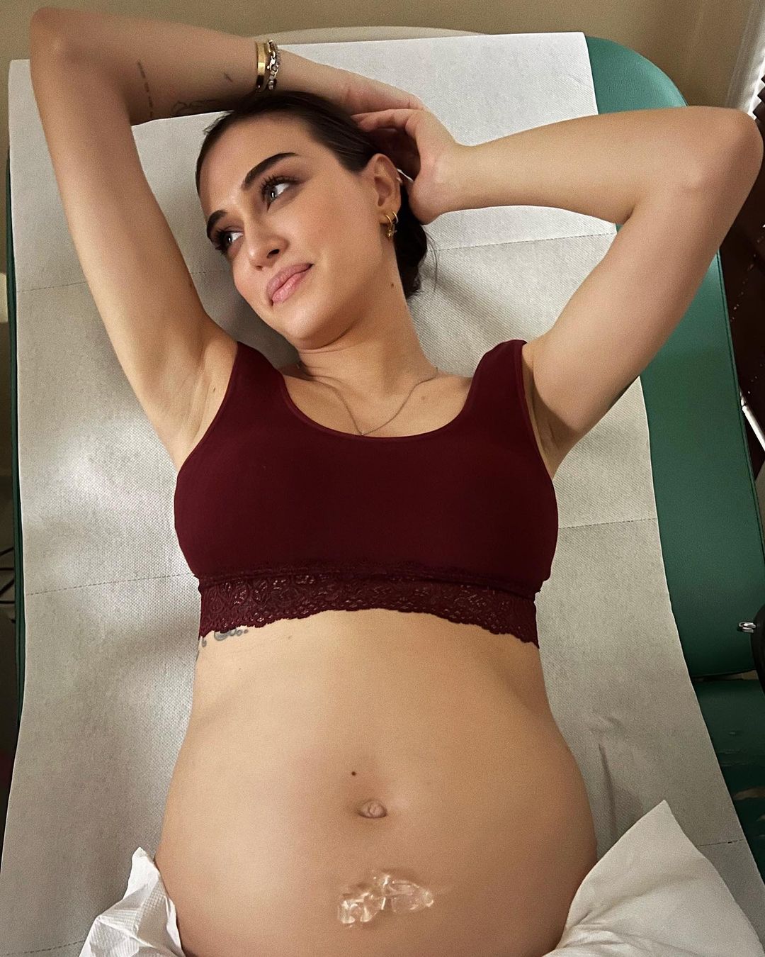 Mjafton vetëm një eko që Dojna dhe Vlashenti të jenë të bindur se kujt i ngjan bebi