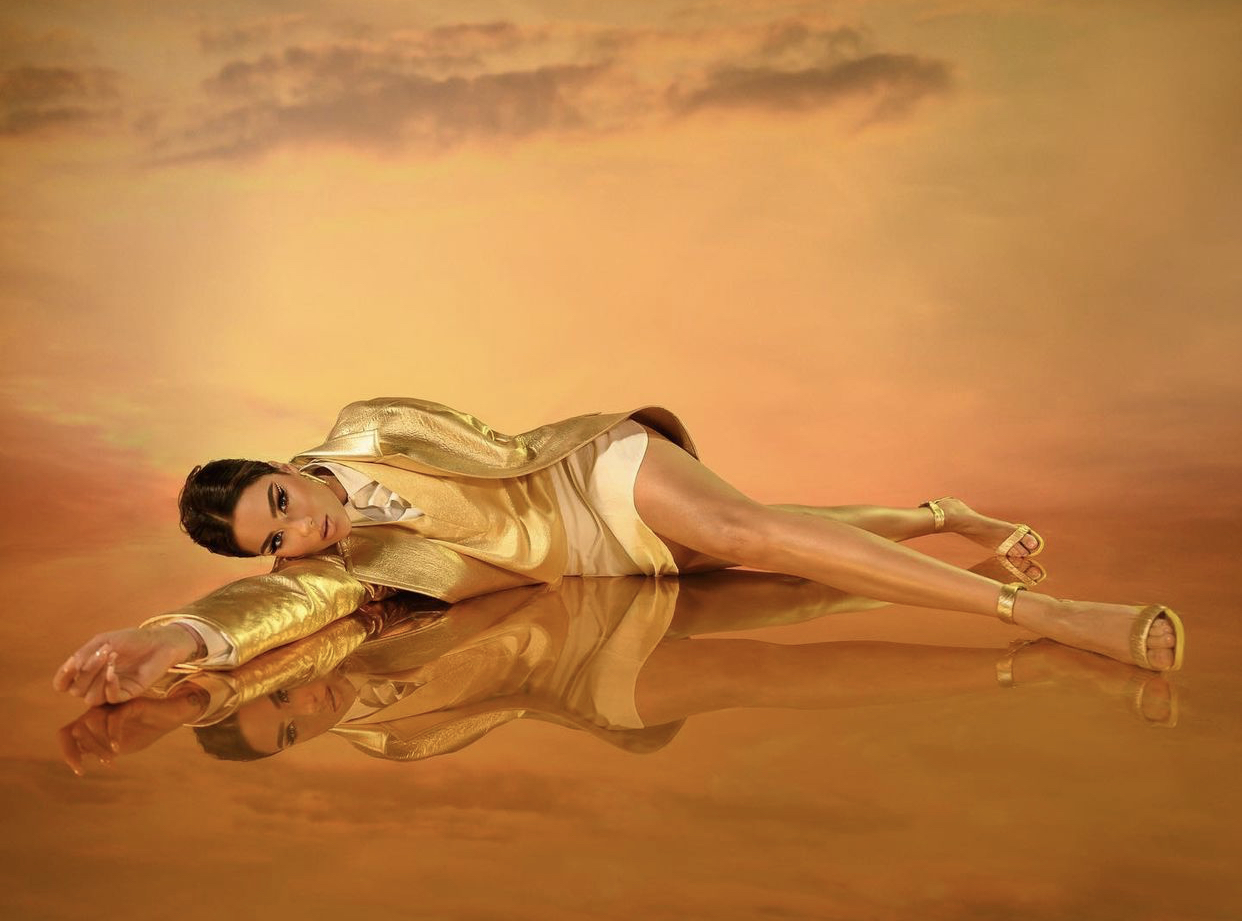 Çfarë po kurdis Xhensila Myrtezaj?