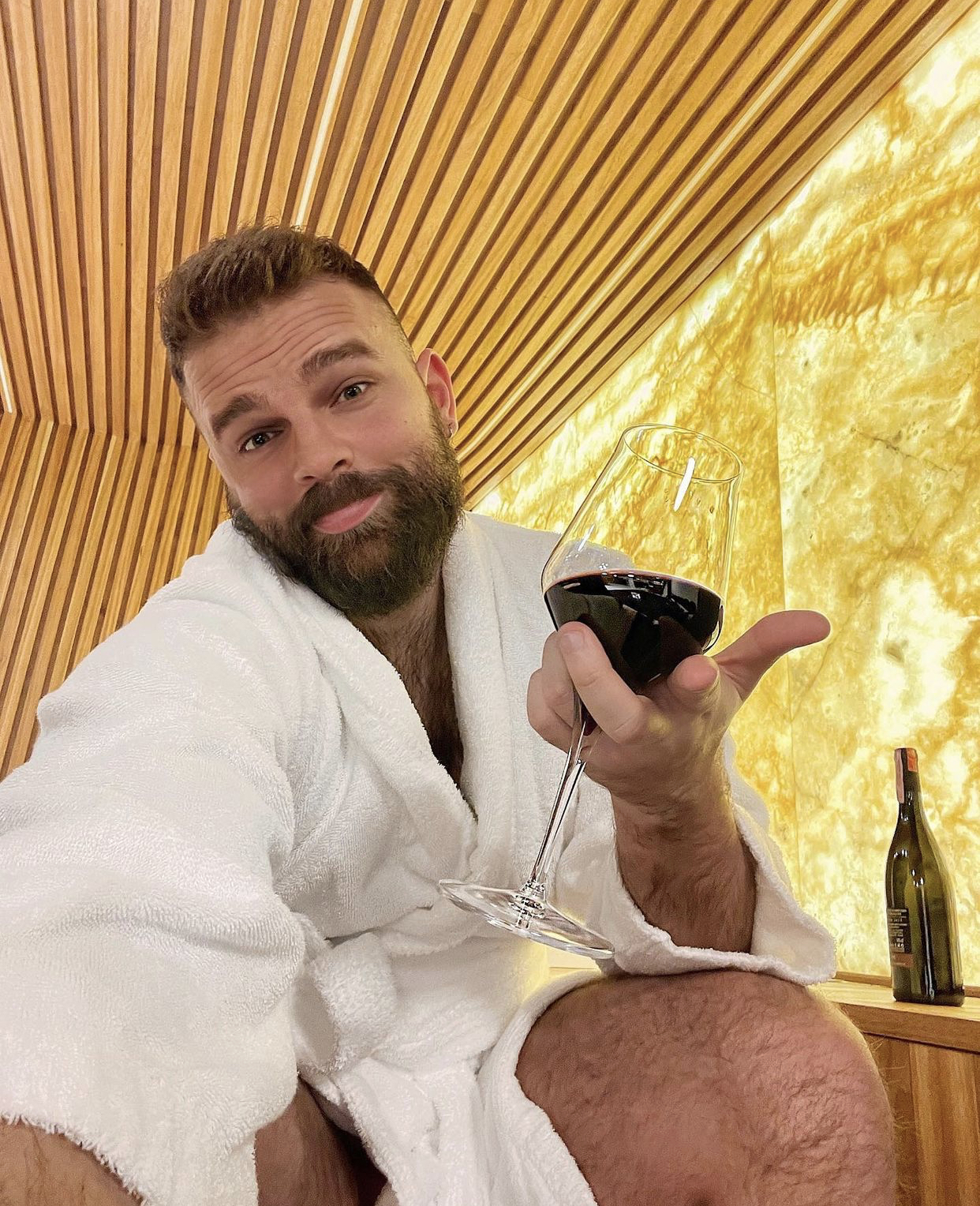 Albani ka të njëjtin hall si të gjithë ne. Si i bëhet kur ke rrëmujë rrobat dhe s’ke mamin afër?