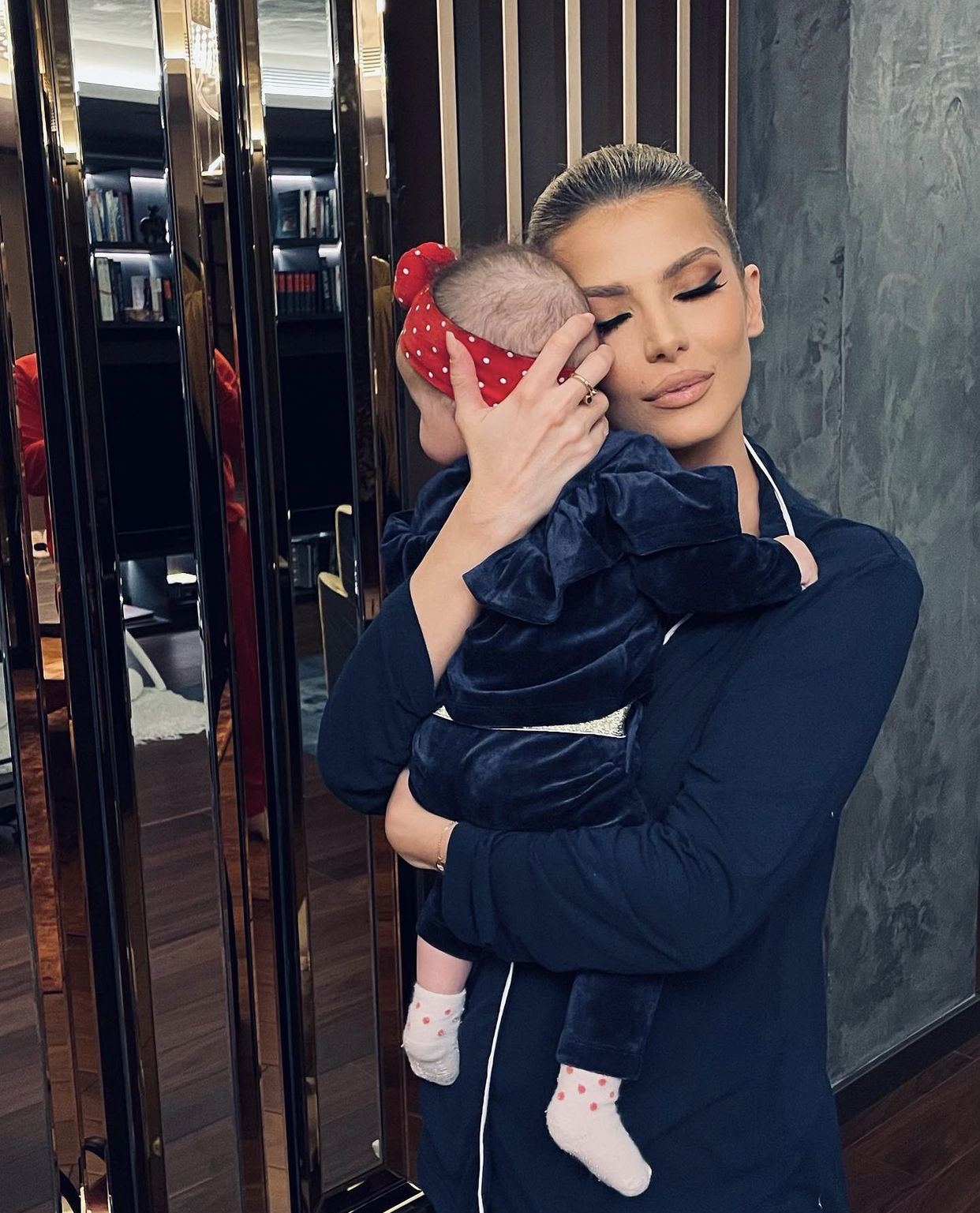 Marina nuk mund ta përshkruante më bukur dashurinë për të bijën