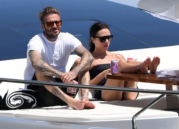 Para dasmës së djalit, David dhe Victoria Beckham bëjnë ca pushime në jahtin luksoz