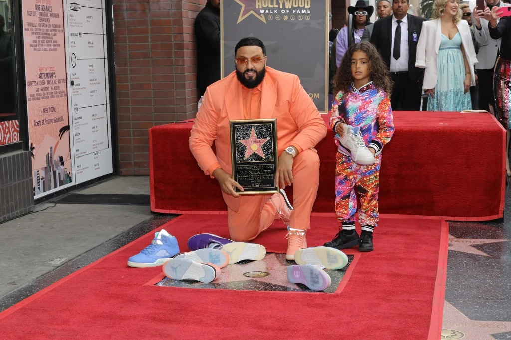 Dj Khaled me yllin e tij në Hollywood Walk of Fame