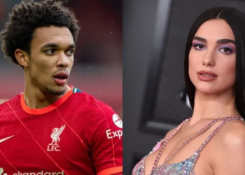 Futbollisti i Liverpool nuk i ndahet Dua Lipës dhe e çon fjalën deri tek mami
