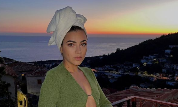 Nëse bëni pjesë te këto lloj vajzash, Sara ju ka zili