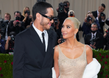 ‘I kam kërkuar numrin e para’, Kim Kardashian flet për lidhjen me Pete Davidson