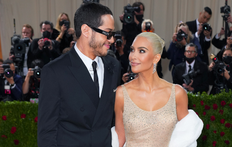 ‘I kam kërkuar numrin e para’, Kim Kardashian flet për lidhjen me Pete Davidson