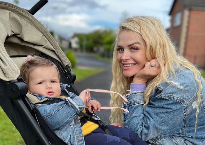 Mami apo babi? Kjo është fjala e parë që tha Atara