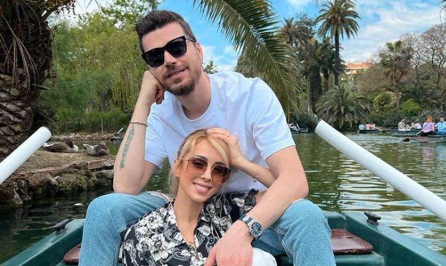 Prapaskenat e videoklipeve të Miriamit dhe Albanit nuk janë dhe aq romantike!