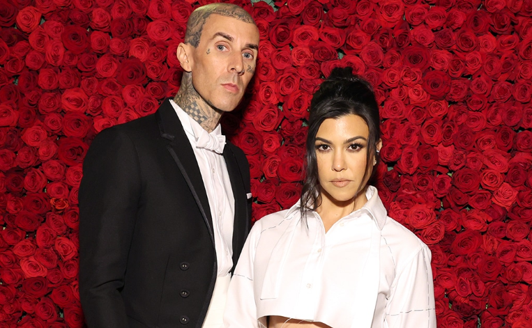 Zyrtarisht të martuar, Kourtney dhe Travis janë çifti më ‘cool’ që keni parë