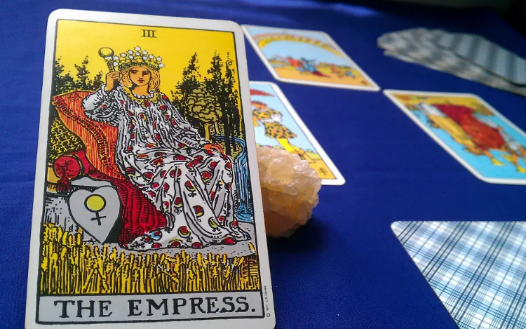 Mundësi të reja, lajme të mira, shtatzëni/ Çfarë thonë letrat Tarot për këtë javë