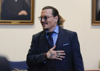 Johnny Depp fiton gjyqin kundër Amber Heard