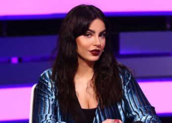 Armina është kundër puthjeve në publik: As prindërit nuk i lejoj…