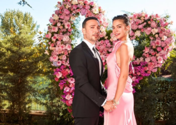 Demet Ozdemir i jep fund beqarisë, pamjet nga fejesa e aktores turke