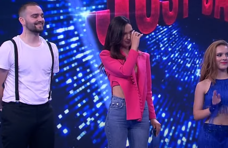 Gjithmonë e buzëqeshur, por sot edhe Nevinës i dolën ca lot emocioni