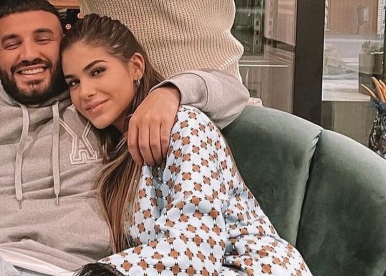 Nga distanca tek xhelozia, Sarah flet për lidhjen me PM: Vajzat i afrohen…