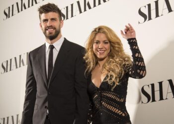 Pas ndarjes nga Shakira, Pique kapet me bionden misterioze