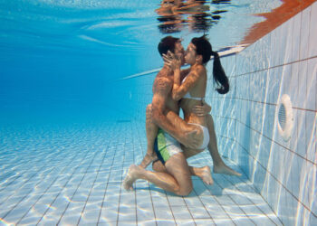 Prit pak, seks në ujë? Duhet të dini disa gjëra!