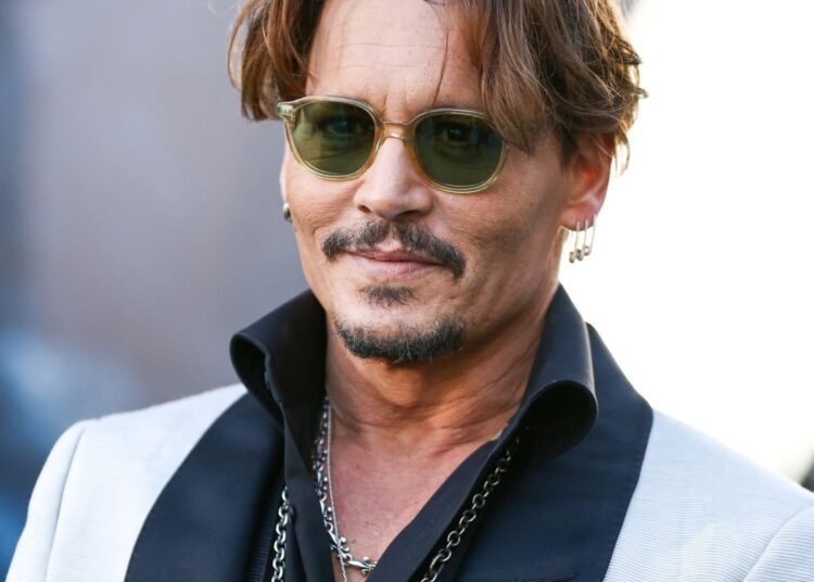 Johnny Depp është ky? Në postimin e fundit nuk duket kështu!