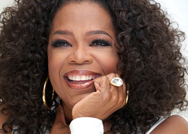 “Nuk bëhesh çfarë dëshiron, bëhesh çfarë beson”, 6 shprehje nga Oprah Winfrey!