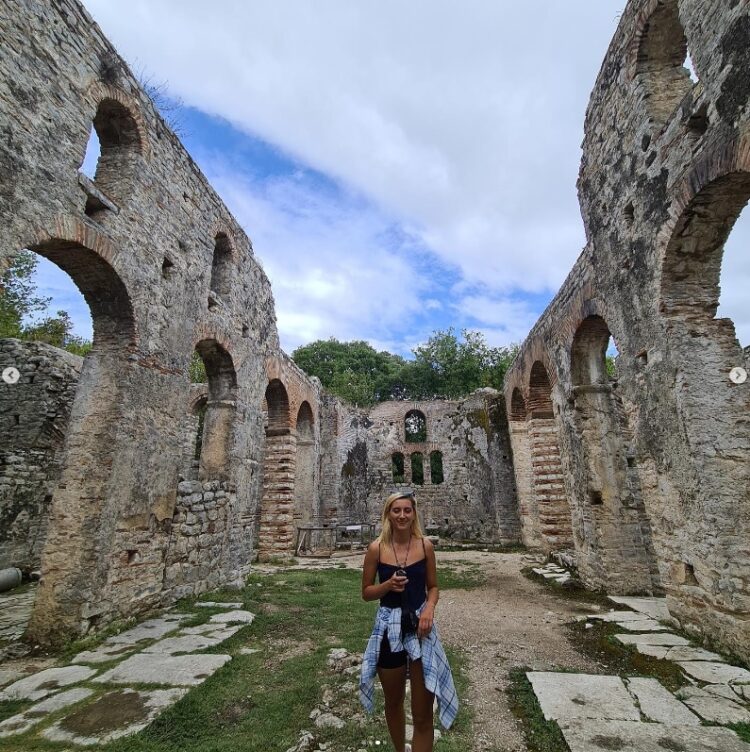 Të Lidhur Nga Shqipëria