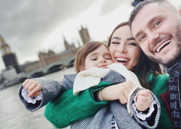 As Xhensila, as Besi, me mikrofon në dorë Ajka i “çmendi” të gjithë!