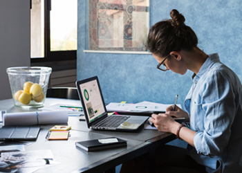 Qëndroni ulur për një kohë të gjatë? Rrezikoheni nga këto sëmundje!