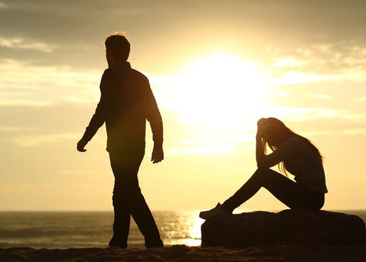 Si ta lësh të shkojë dikë që e dashuron (Edhe pse është shumë e vështirë)