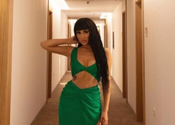 Ikën dhe flokët e gjatë të Semit!